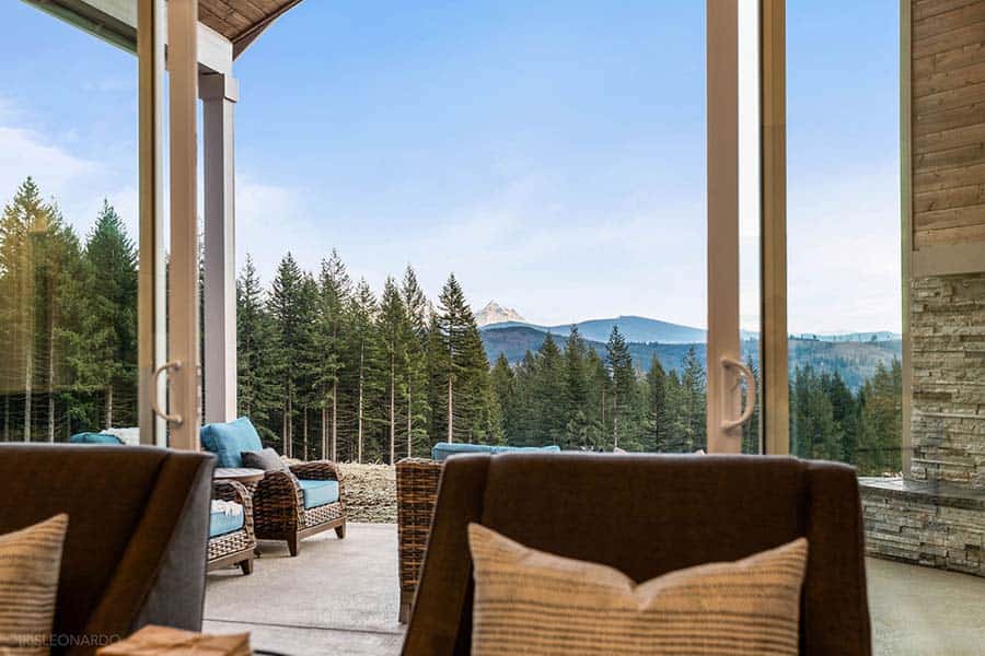 The Hart Custom Home Back Exterior Deck