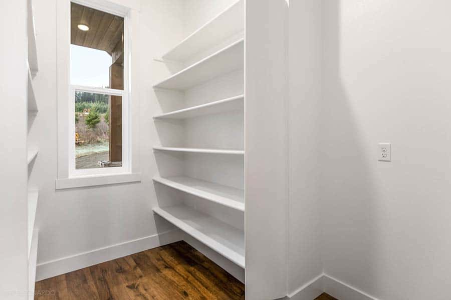 The Hart Custom Home Closet