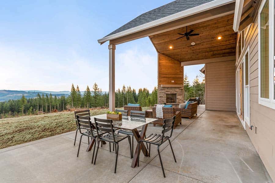 The Hart Custom Home Back Exterior Deck