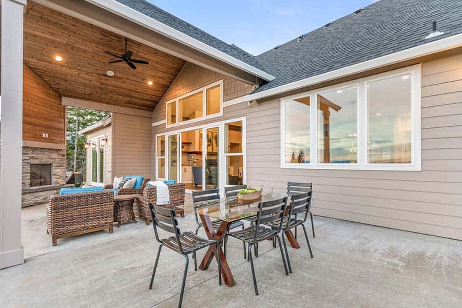 The Hart Custom Home Back Exterior Deck