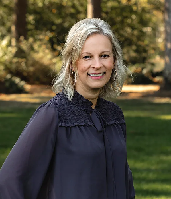 Portrait Photograph of Rachel Olin, Sales Associate